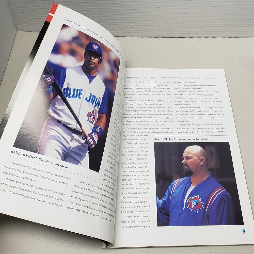 Toronto Blue Jays Yearbook 2000 - Picture 4 of 5